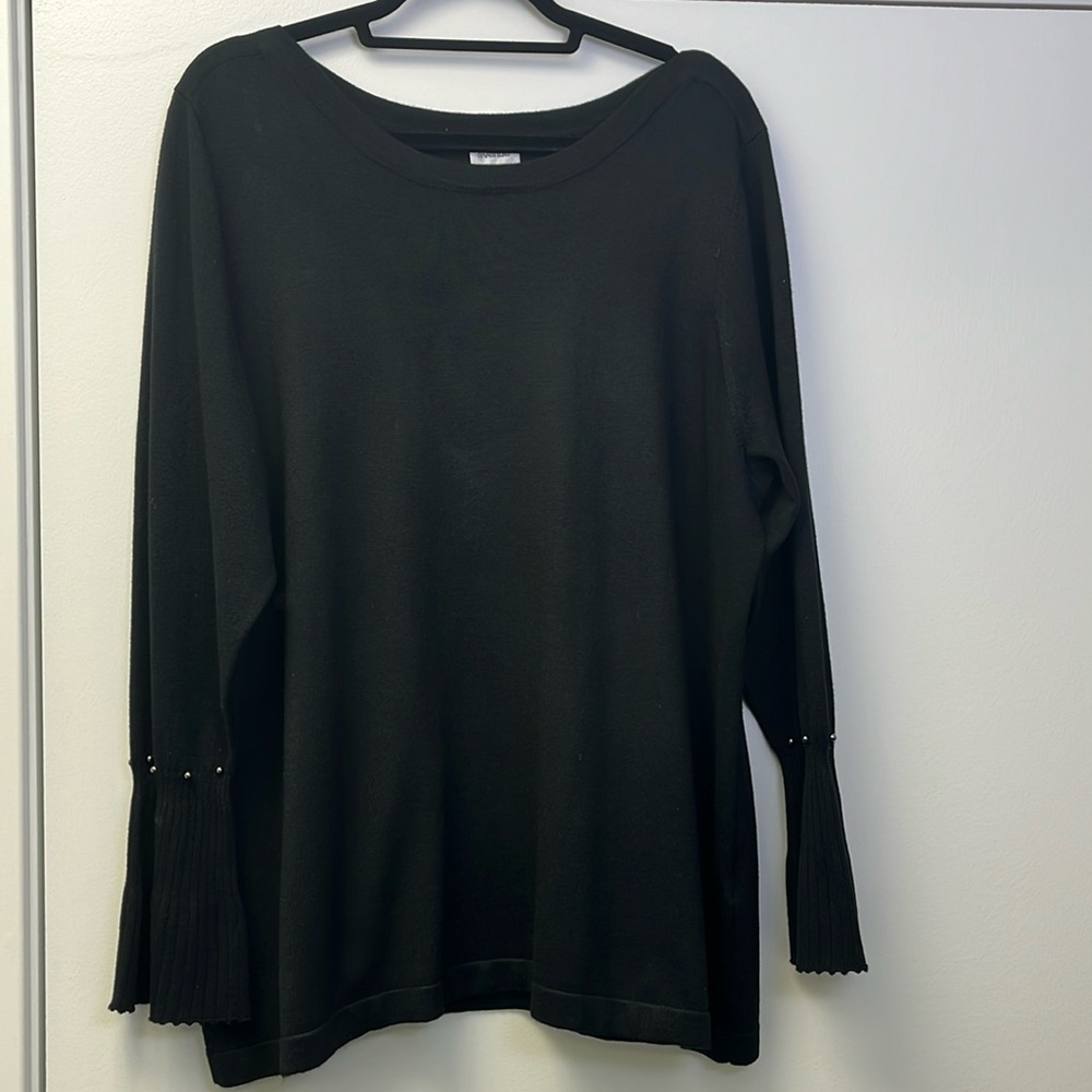 Avenue Women’s soft Black sweater bell cuffs with embellishments size 18